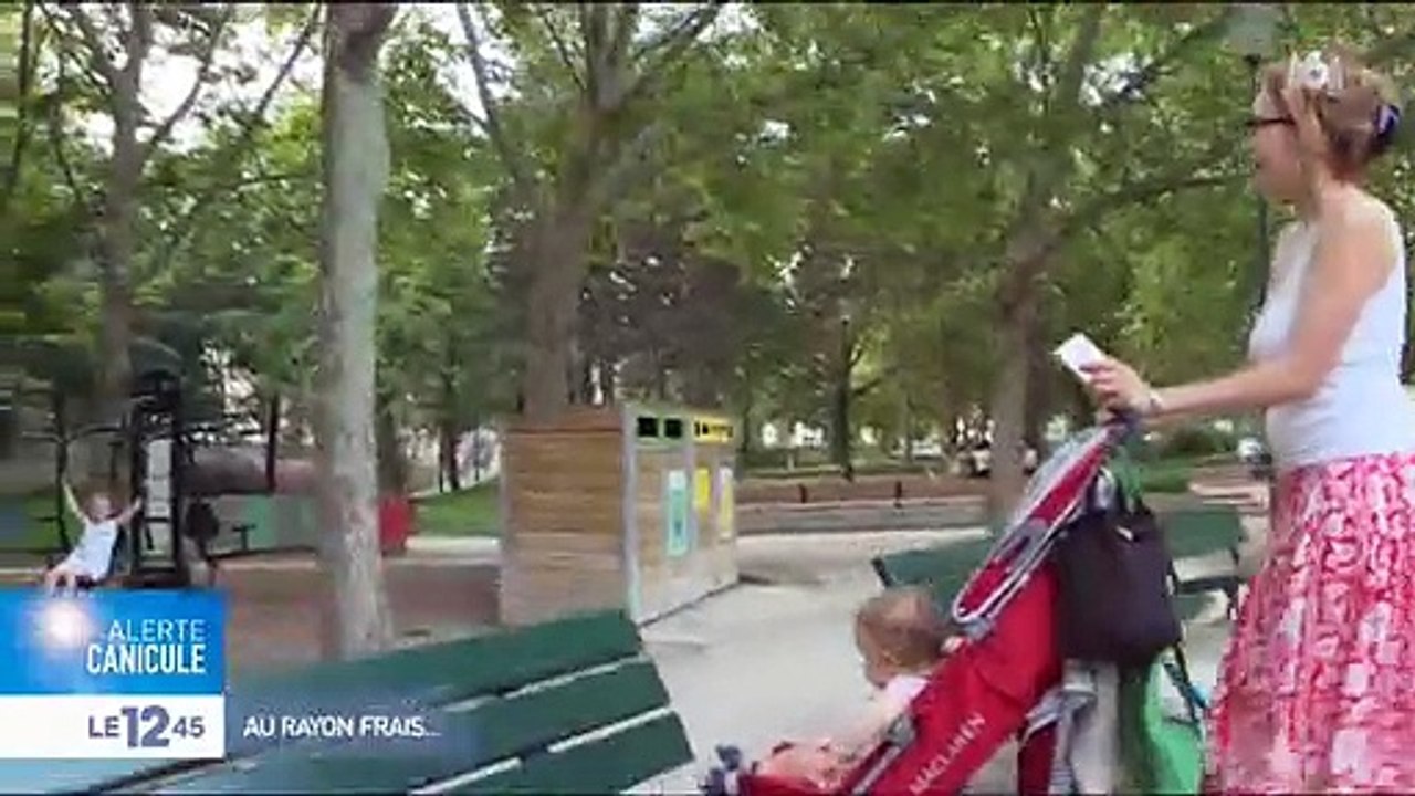 Spéciale Canicule: Une mère de famille profite du soir pour sortir ses enfants - VIDEO