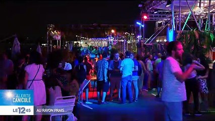 Spéciale Canicule : Un bar parisien se transforme en dortoir à ciel ouvert pendant la nuit - VIDEO
