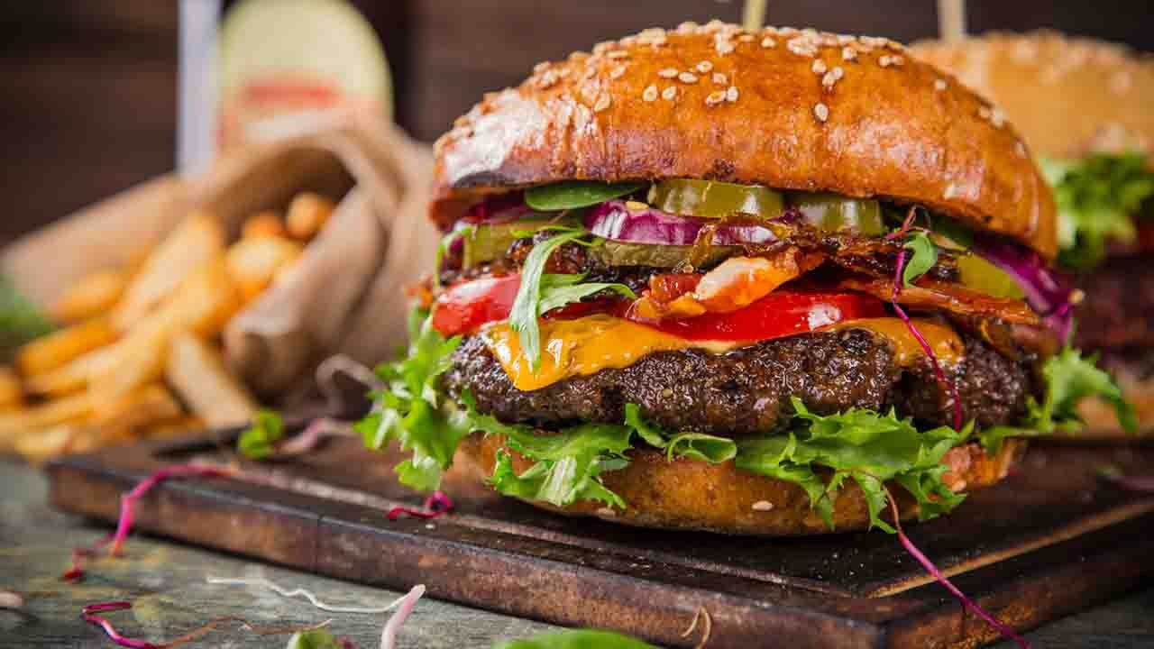 So schädigt fettiges Essen deinem Gehirn