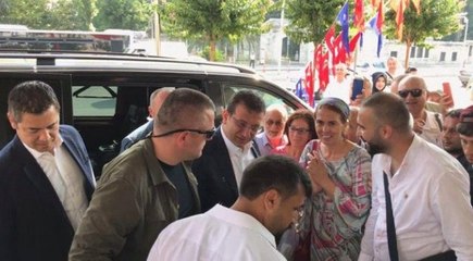 Ekrem İmamoğlu'nu şaşkına çeviren olay: İBB binası önüne deterjan döktüler