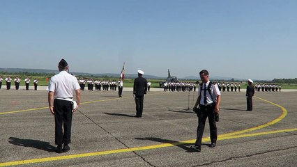 La passation de commandement entre le colonel Pillon  et le colonel Taboni