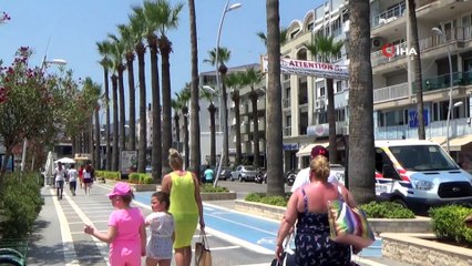 Yabancı turistlere İngilizce afişli uyarı