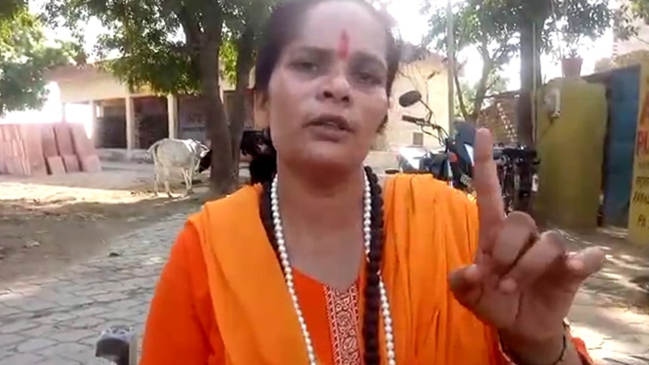 'नुसरत जहां मंगलसूत्र पहने तो हराम, हिंदू लड़की को बुर्के में रखो वो जायज'