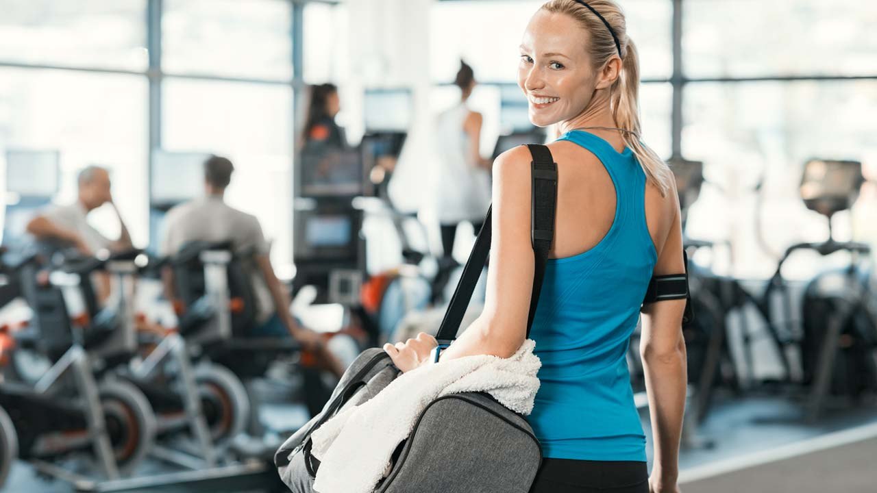 Diese 6 Dinge gehören in jede Sporttasche