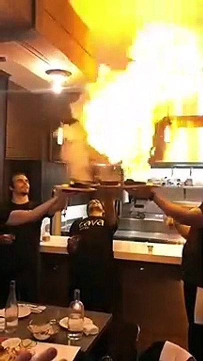 Quand les serveurs veulent impressionner leurs clients... raté