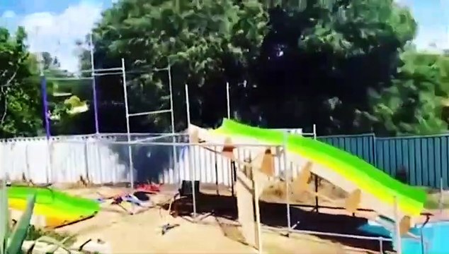 Cet homme s'est fait un toboggan géant dans son jardin... Génial
