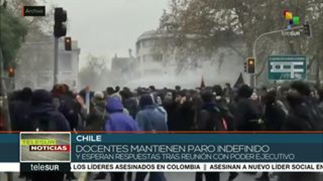 Docentes chilenos mantienen paro indefinido