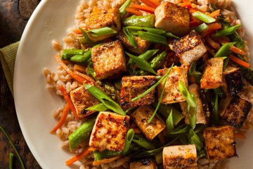 Tofu Explained: Benefits, Nutrition, and 10 Delicious Recipes 🥢