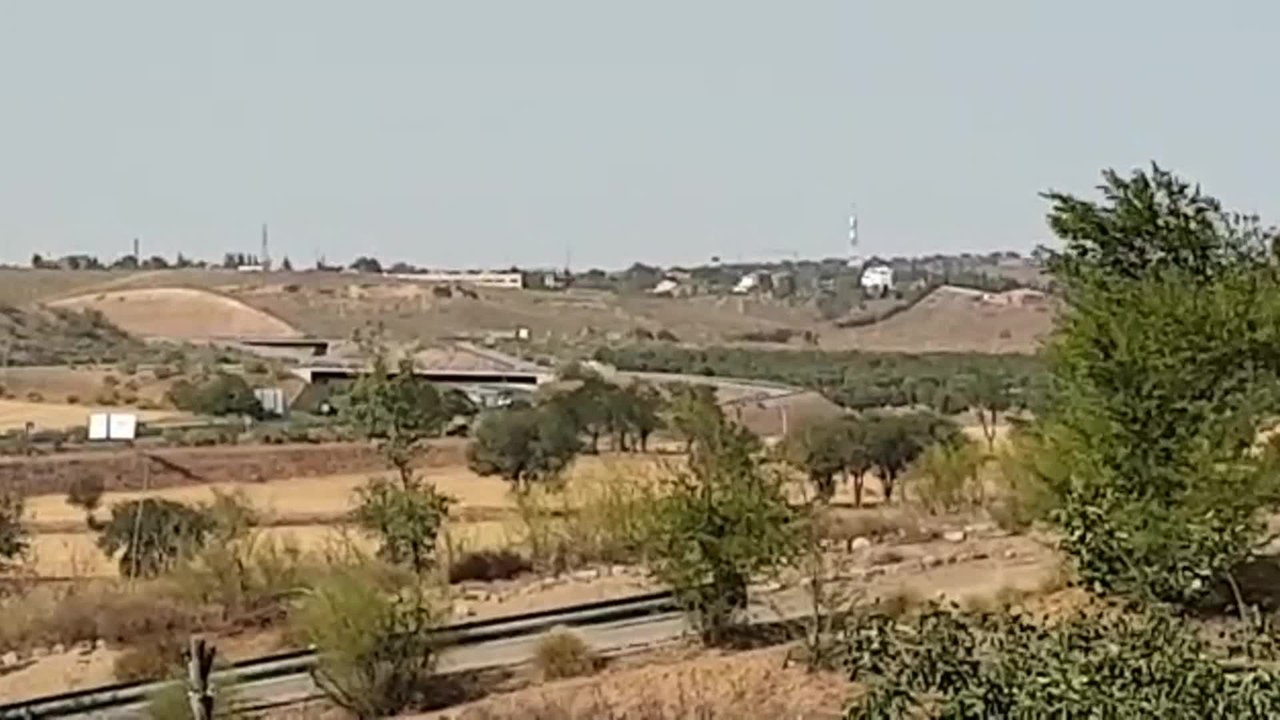 Helicóptero que acude al incendio forestal declarado en Toledo