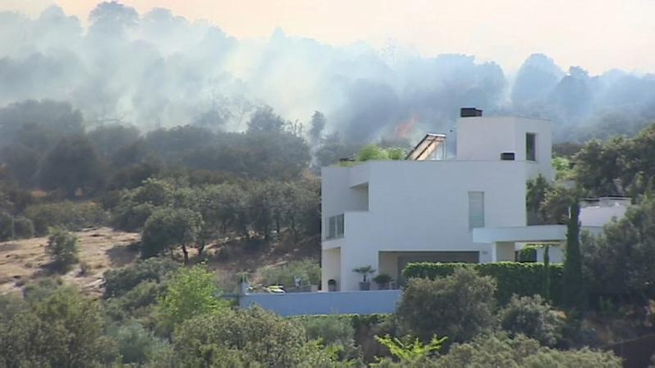 Un incendio en Toledo obliga a desalojar una veintena de viviendas