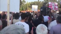 Güney Kıbrıs'ta yapılan Kapalı Maraş eyleminde Türklere linç girişimi