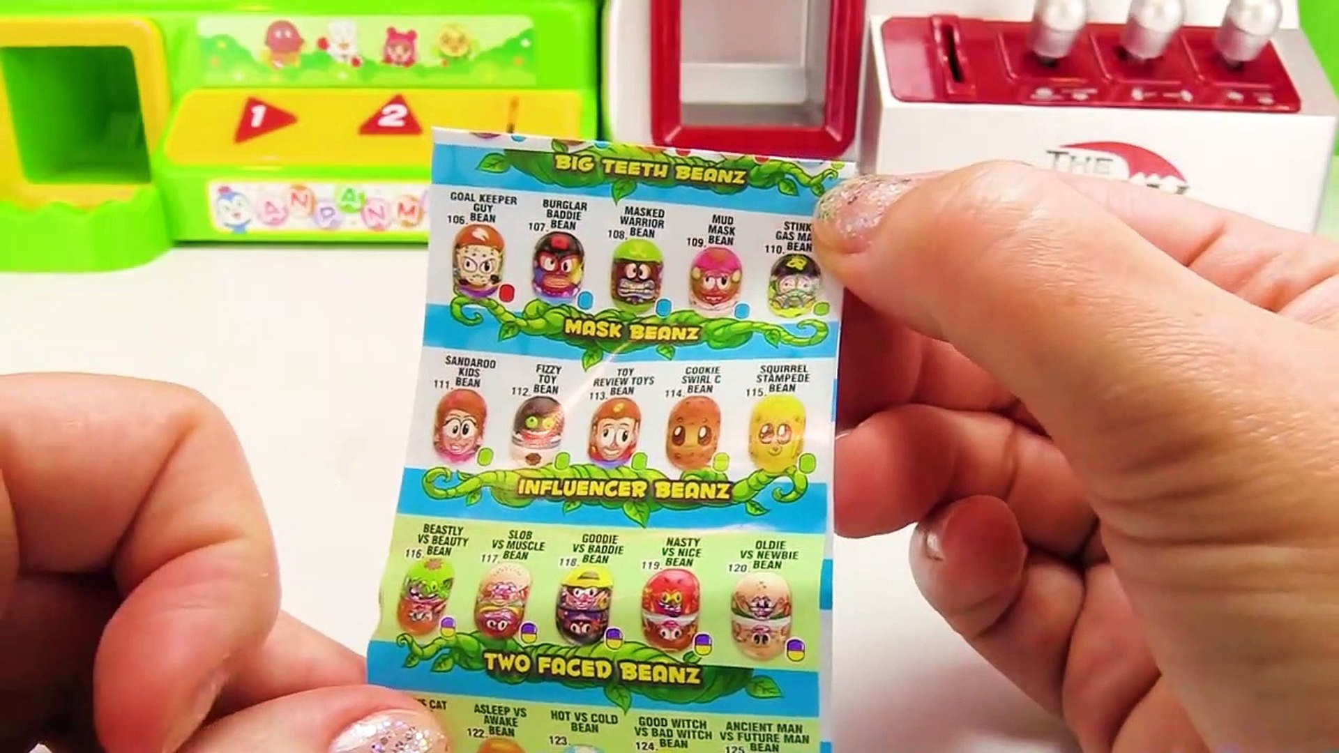The Incredibles Play Fizzy and Phoebe Game Show Claw Machine Crane Game