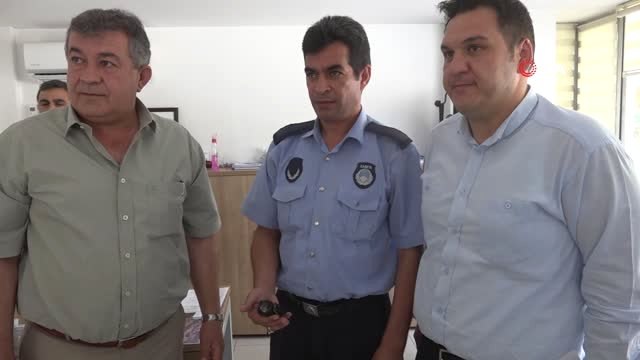 Zabıta memurları sokakta 'Ebabil' kuşu buldu