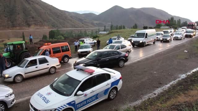 ERZURUM SAĞANAK, OLTU-NARMAN KARAYOLUNU KAPATTI - EVLERİ SU BASTI