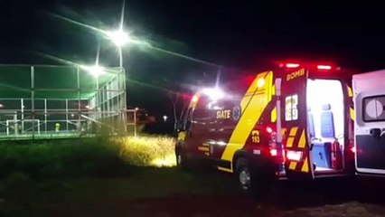 Jovem tem torção no tornozelo durante partida de futebol
