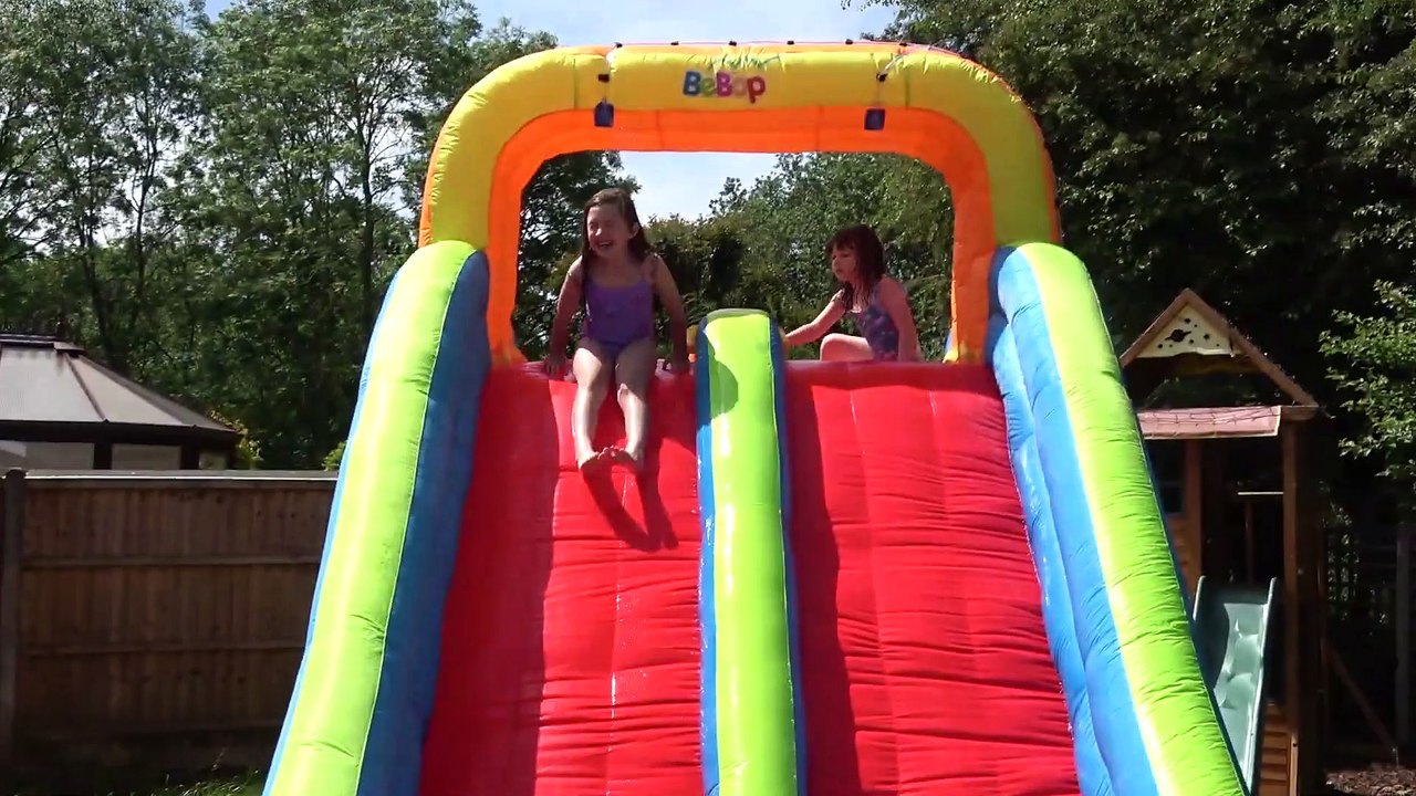 Sophia, Isabella e Alice Brincando no Escorredor Gigante
