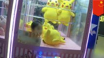 Terjebak di dalam mesin pencapit demi Pikachu - TomoNews