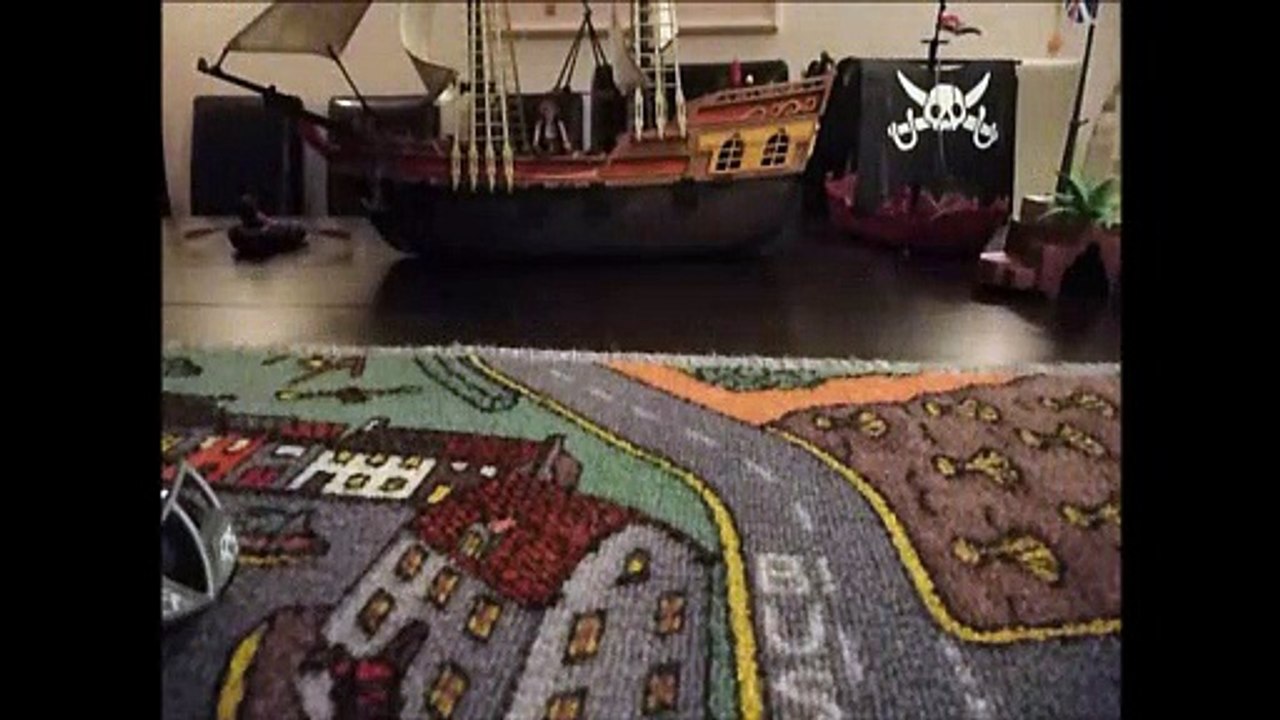 Das Polizeiauto auf der Sprungschanze Film