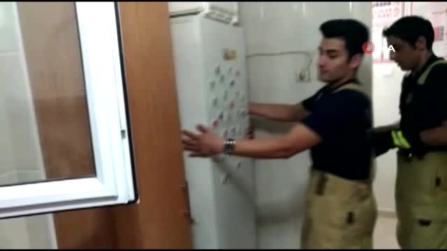 Üsküdar'da bina boşluğunda mahsur kalan martıyı itfaiye tarafından kurtarıldı