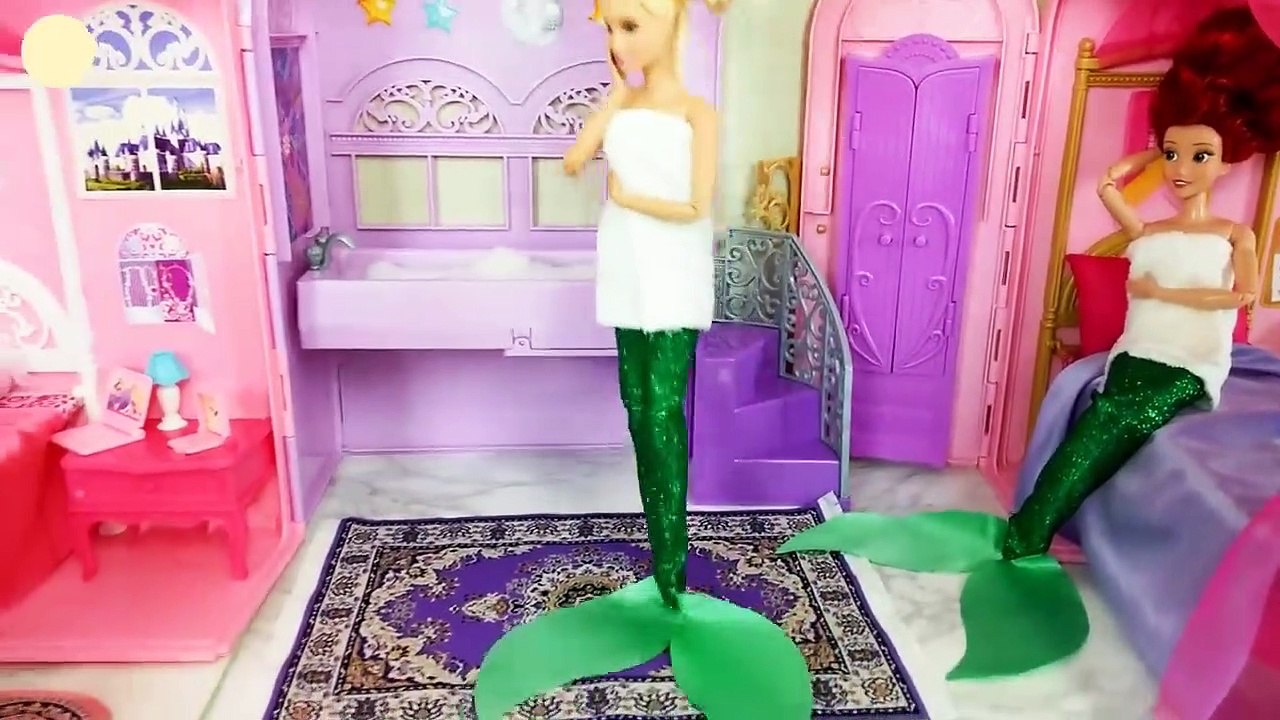 Two Mermaid Princess Bedroom Morning Meerjungfrau Prinzessin Chambre Princesse Sirène Putri duyung | Karla D.