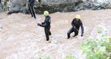 Araklı'daki sel felaketinde kaybolan 2 kişiyi arama çalışmalarına ara verildi
