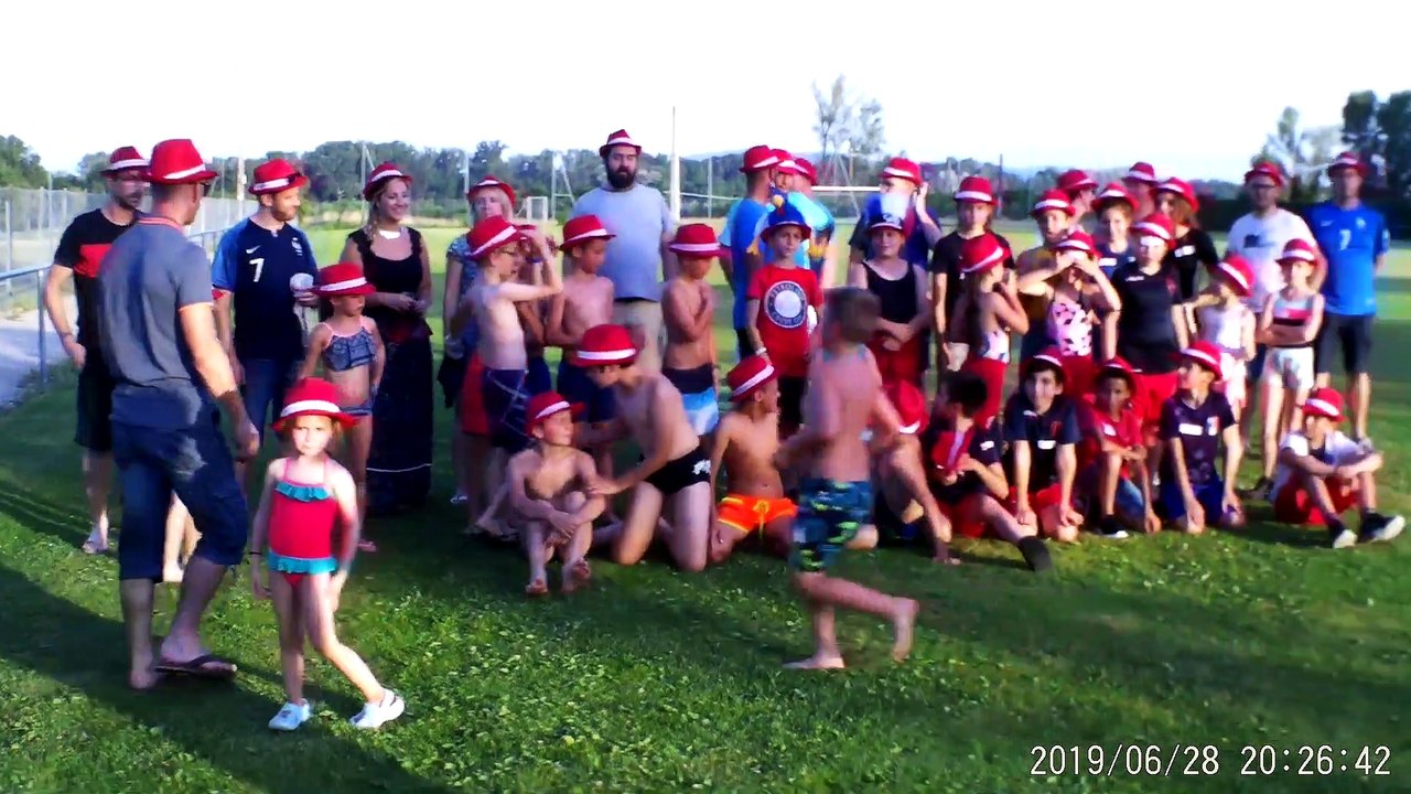 Photo de famille des Chapeaux Ronds Rouges