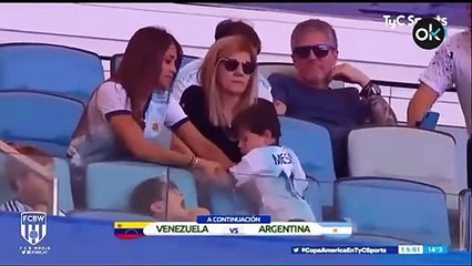 Así se lo pasa el hijo de Messi durante los partidos de su padre