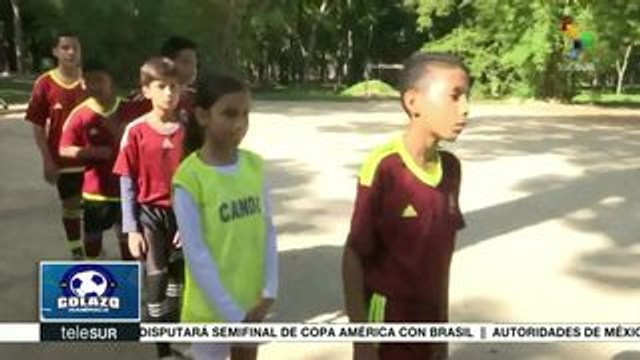 Venezuela: enseñan la disciplina del fútbol a los más pequeños
