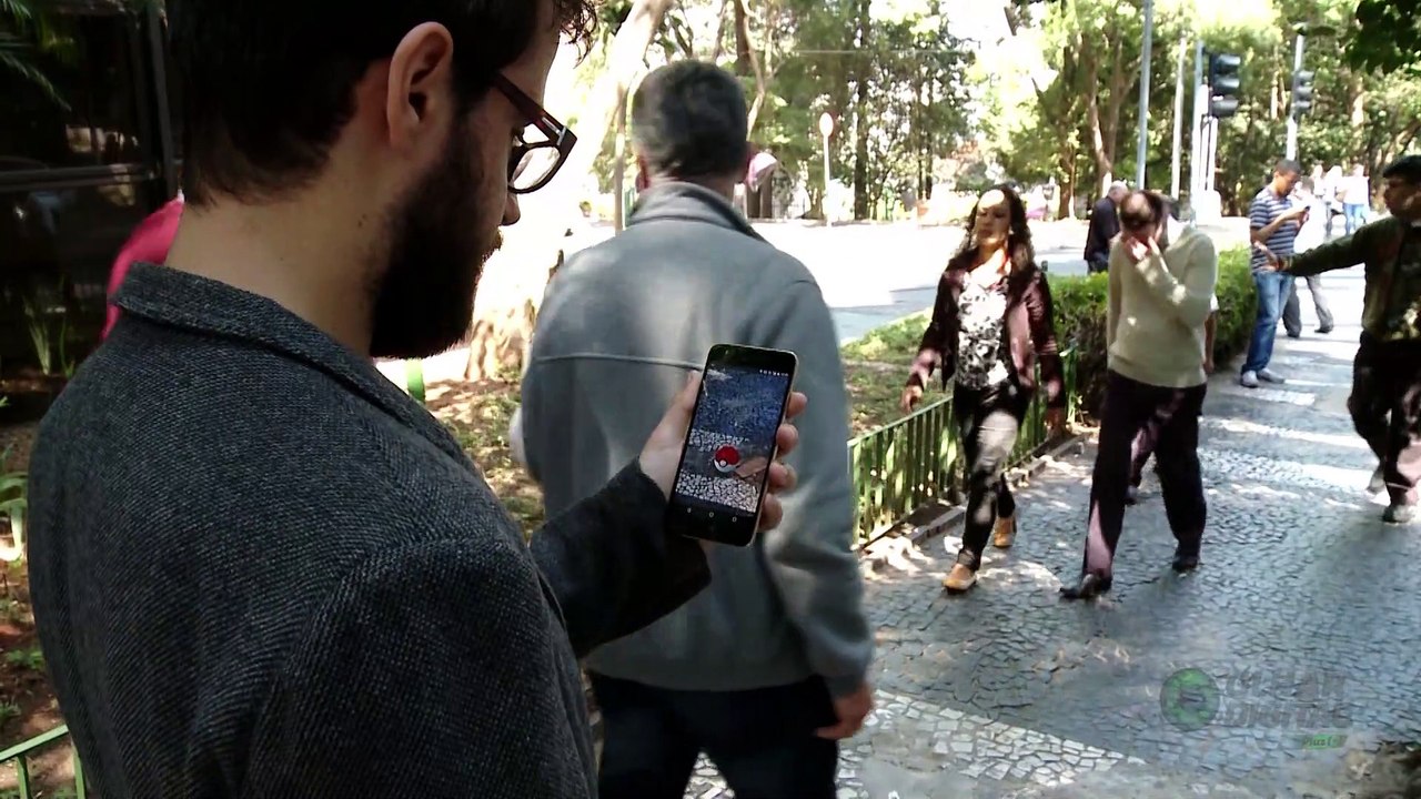 Chifre por uso de celular? Entenda como a tecnologia afeta nossos corpos