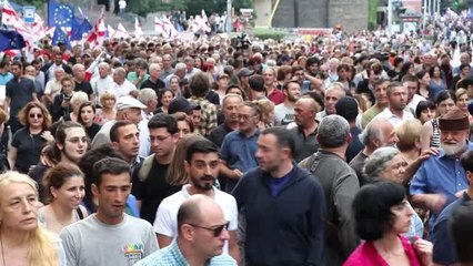 Gürcistan'ın başkenti Tiflis'teki protestolar 10. gününde devam etti