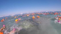240 nadadores saltan al mar contra la fibrosis quística en la XX Vuelta a Formentera