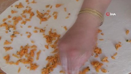 Eşlerine yardımcı olmak isteyen abla ve kız kardeşi gözlemeci dükkanı açtı