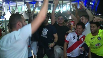 Peruanos eufóricos tras dar la sorpresa y dejar fuera a Uruguay