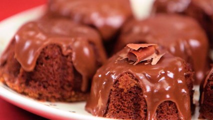 Bourbon-And-Cola Bundt Cakes