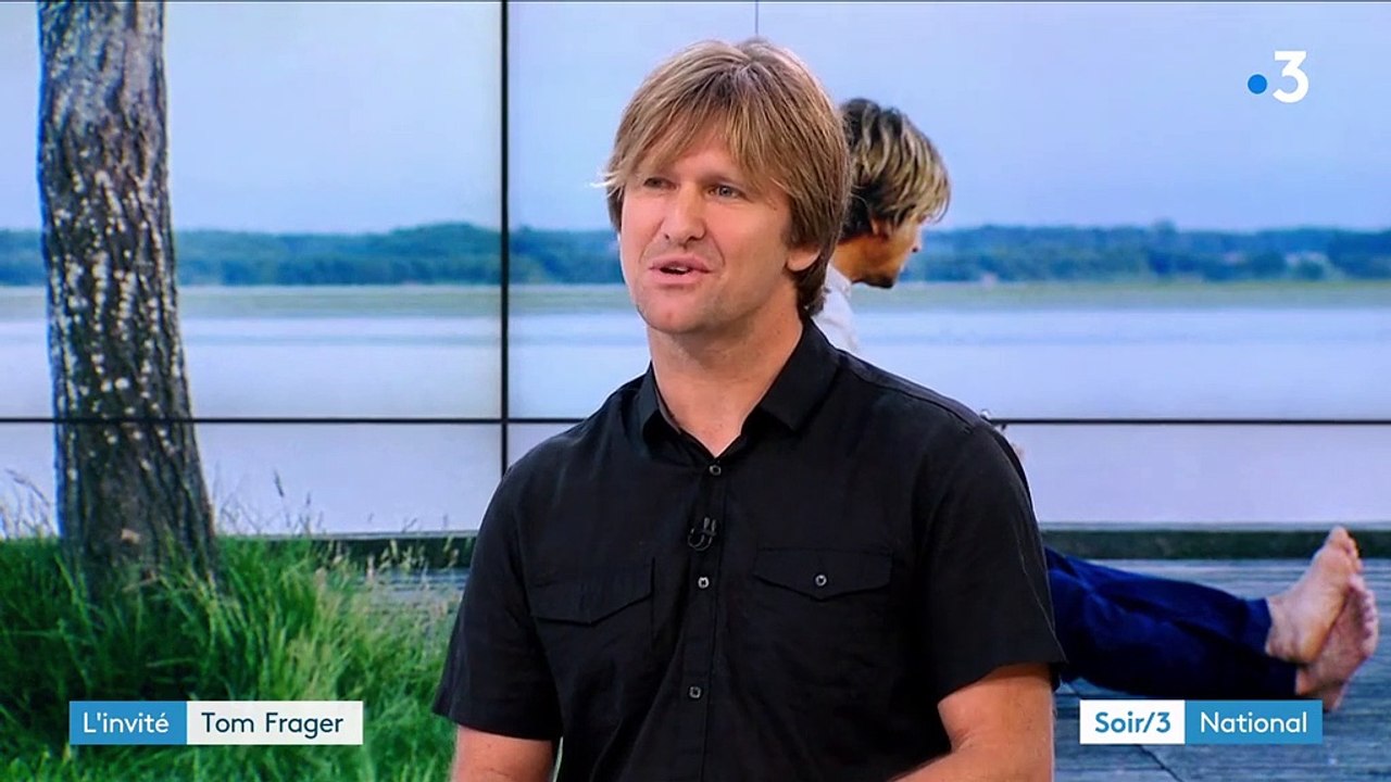 Désormais engagé, le chanteur Tom Frager sort son quatrième album "Au large des villes"
