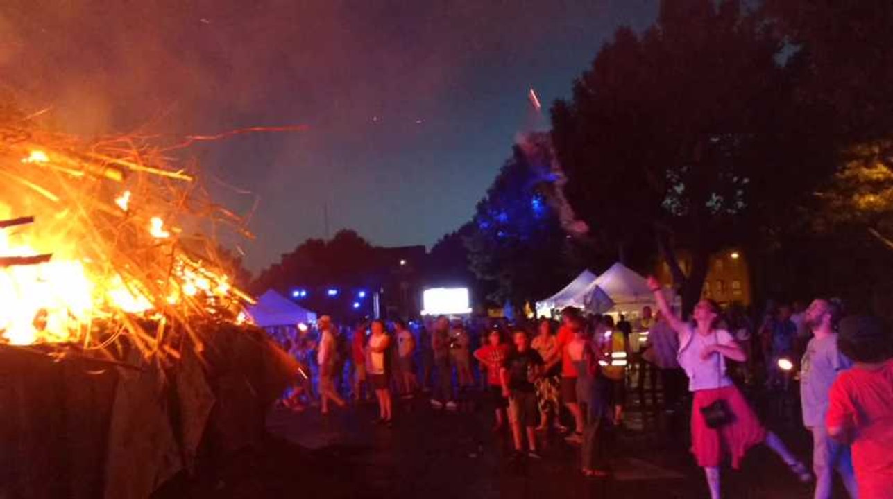 Les feux de la Saint Jean à Mons on fait le plein. Vidéo Eric Ghislain