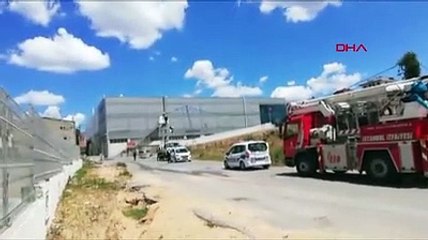 Tuzla'da boş arazide bulunan 3 tekne alev alev yandı