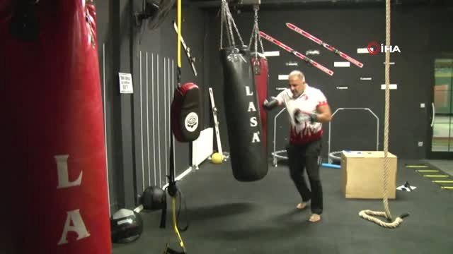46 yaşında Dünya Kick Boks Kupası 3.'sü