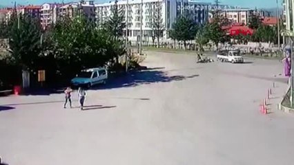 ISPARTA Motosiklet kamyonete çarptı 2 yaralı