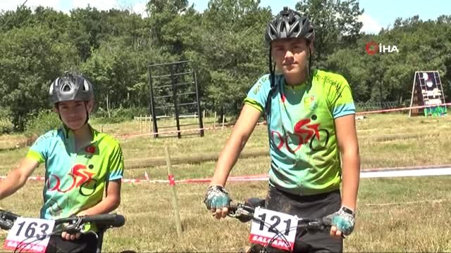 Arnavutköy'de bisikletçiler kıyasıya yarıştı