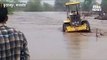 बुरहानपुर में जोरदार बारिश से सूखी नदी में आई बाढ़, पुलिया निर्माण में लगे 7 मजदूर फंसे, रेस्क्यू कर निकाला