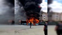 Ankara'da yolcu dolu otobüs seyir halindeyken alev aldı