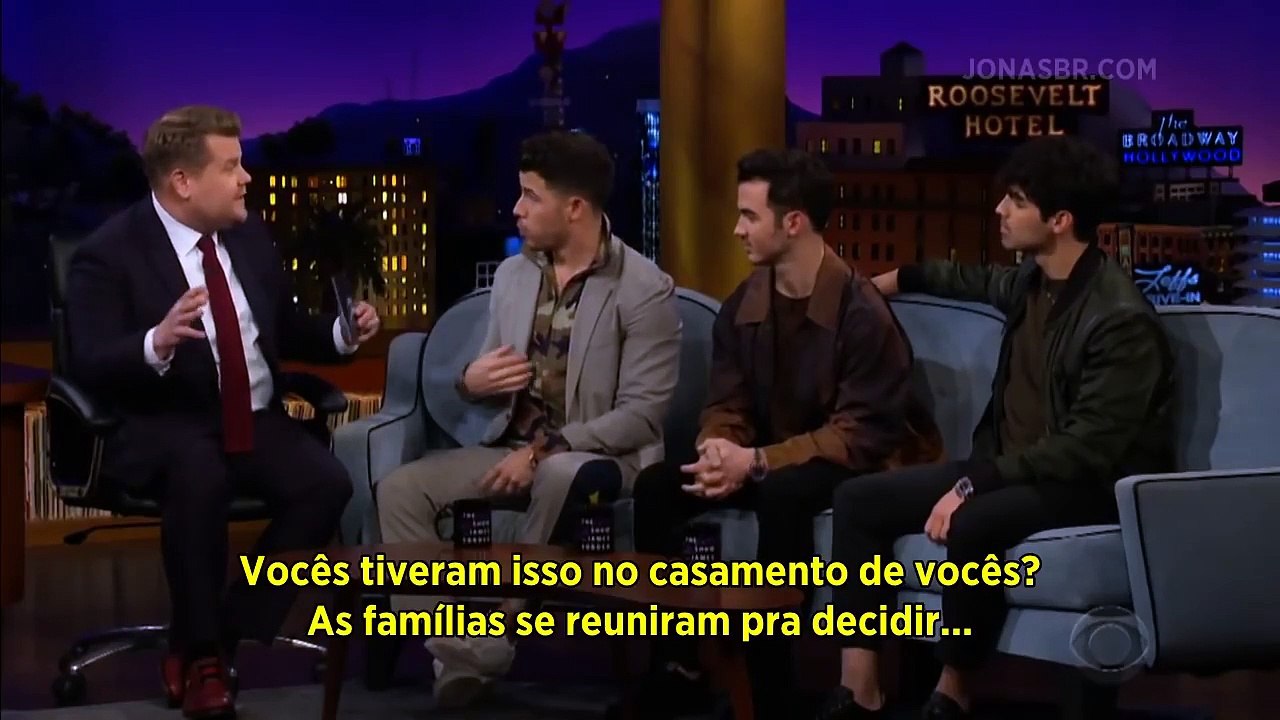 LEGENDADO - LATE LATE SHOW | Jonas Brothers falam sobre casamentos