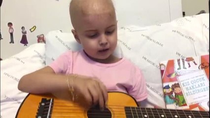 Öykü Arin, doktorlarına şarkı söyledi