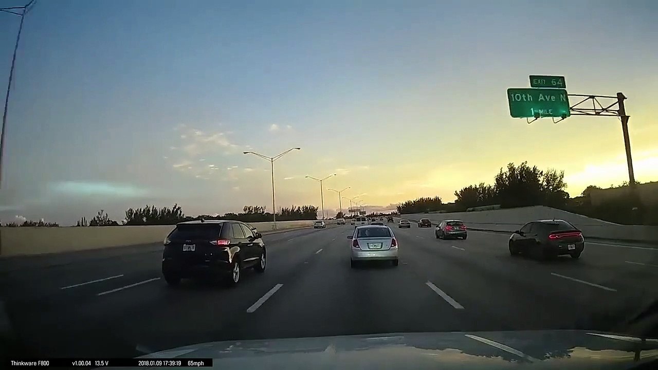 Un conducteur très habile évite un grave accident