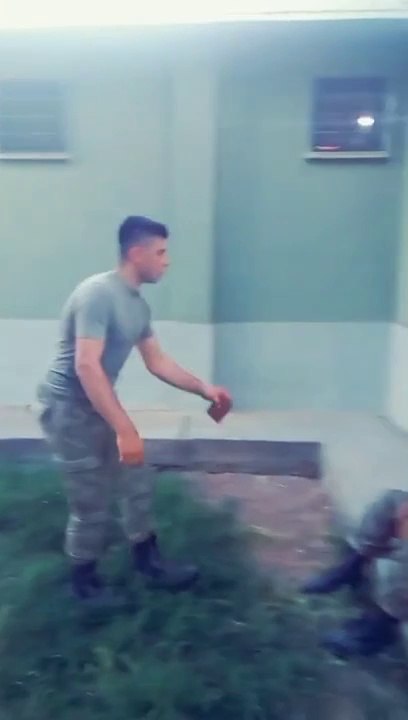 kahrol düşman al sana bombe asker akımı