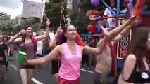 Miles marchan en Ecuador a favor y en contra del matrimonio igualitario