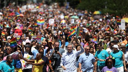 New York ricorda Stonewall: milioni di persone al corteo Lgbt