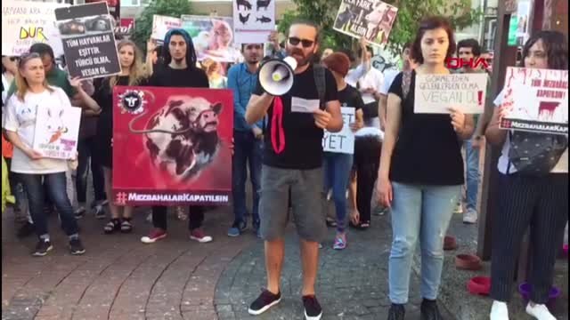 İSTANBUL-KADIKÖY'DE 'MEZBAHALAR KAPATILSIN' EYLEMİ