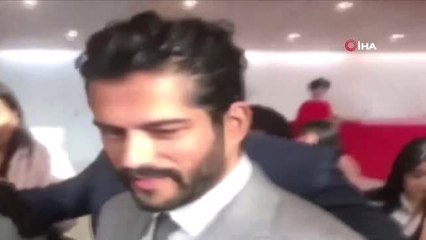 - Burak Özçivit'e Kazakistan'da Hayranlarından Yoğun İlgi